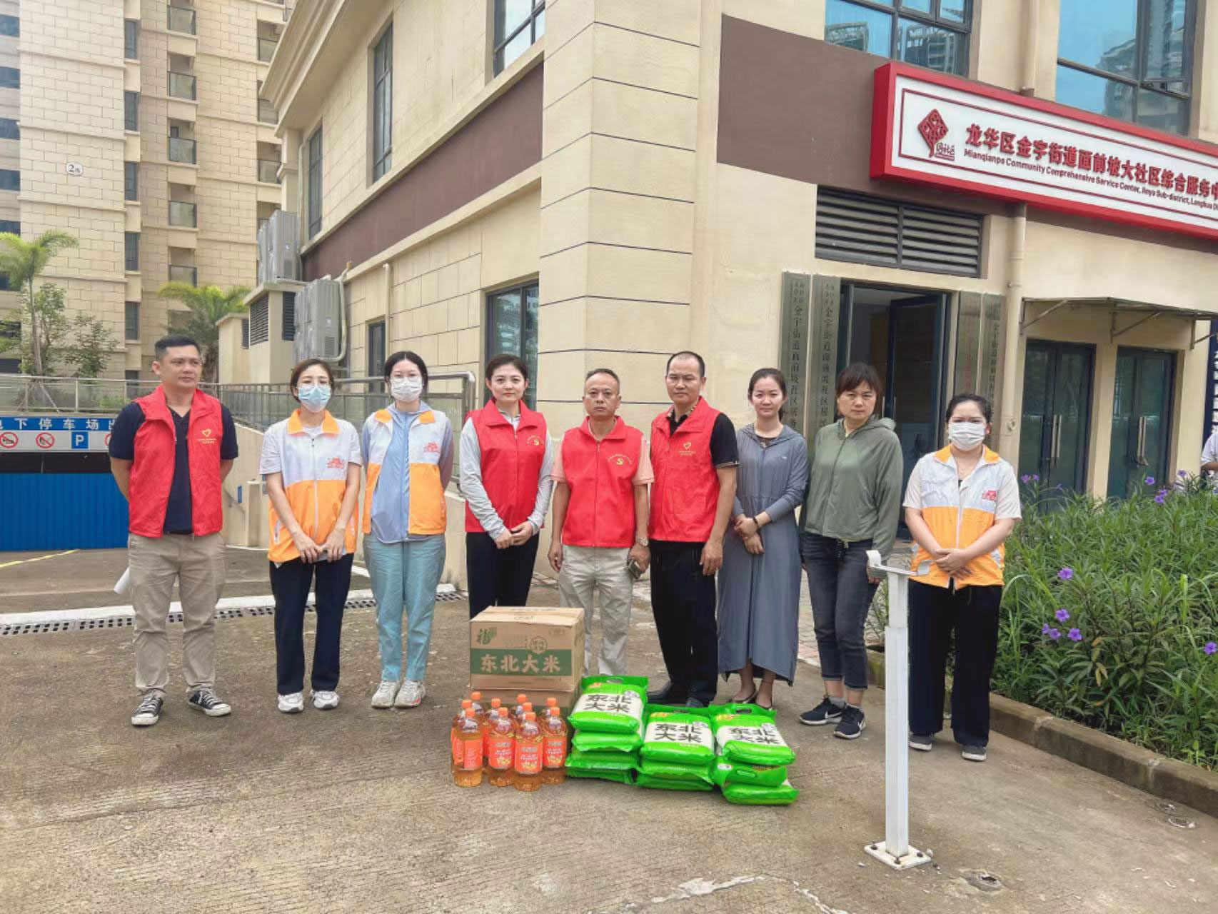 百雀物業黨支部進社區活動